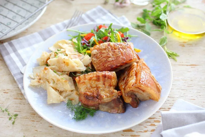 Pork belly with fried mlinci pasta - Vegeta