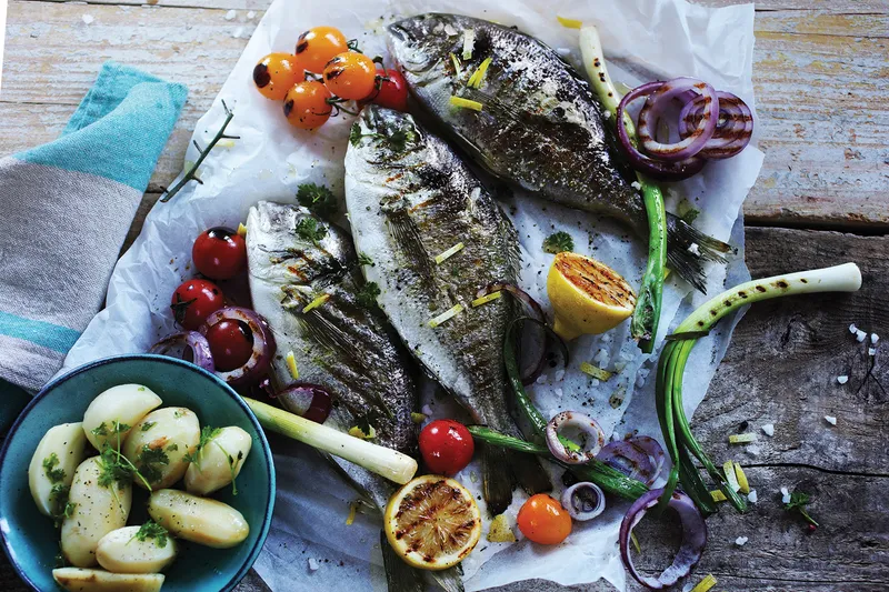 Fish grilled with tomatoes and onions - Vegeta